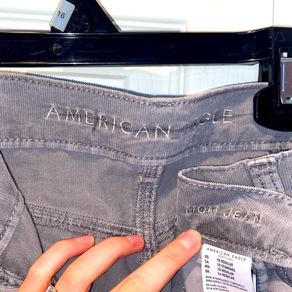 American Eagle Grey Corduroy Mom Jeans Size US 10 - Picture 2 of 2